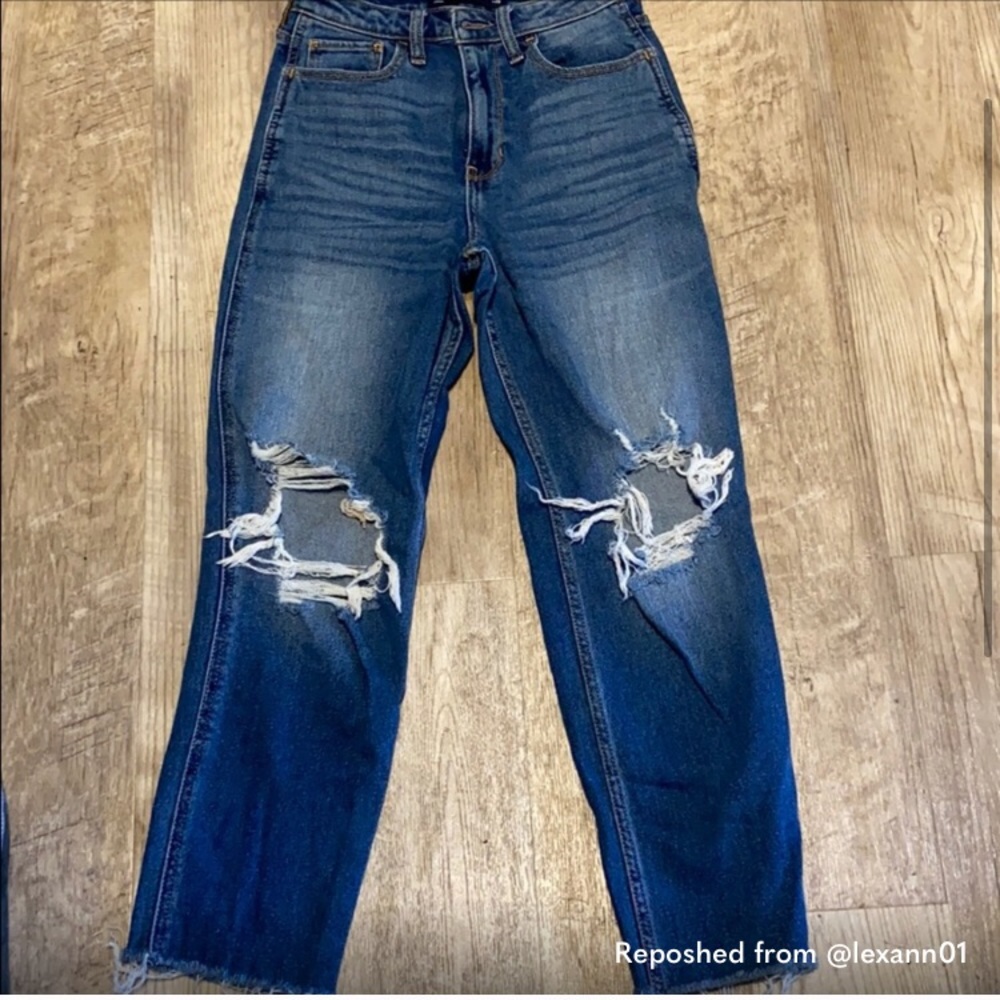 Distressed ultra high rise mom jean sz 3 dark wash